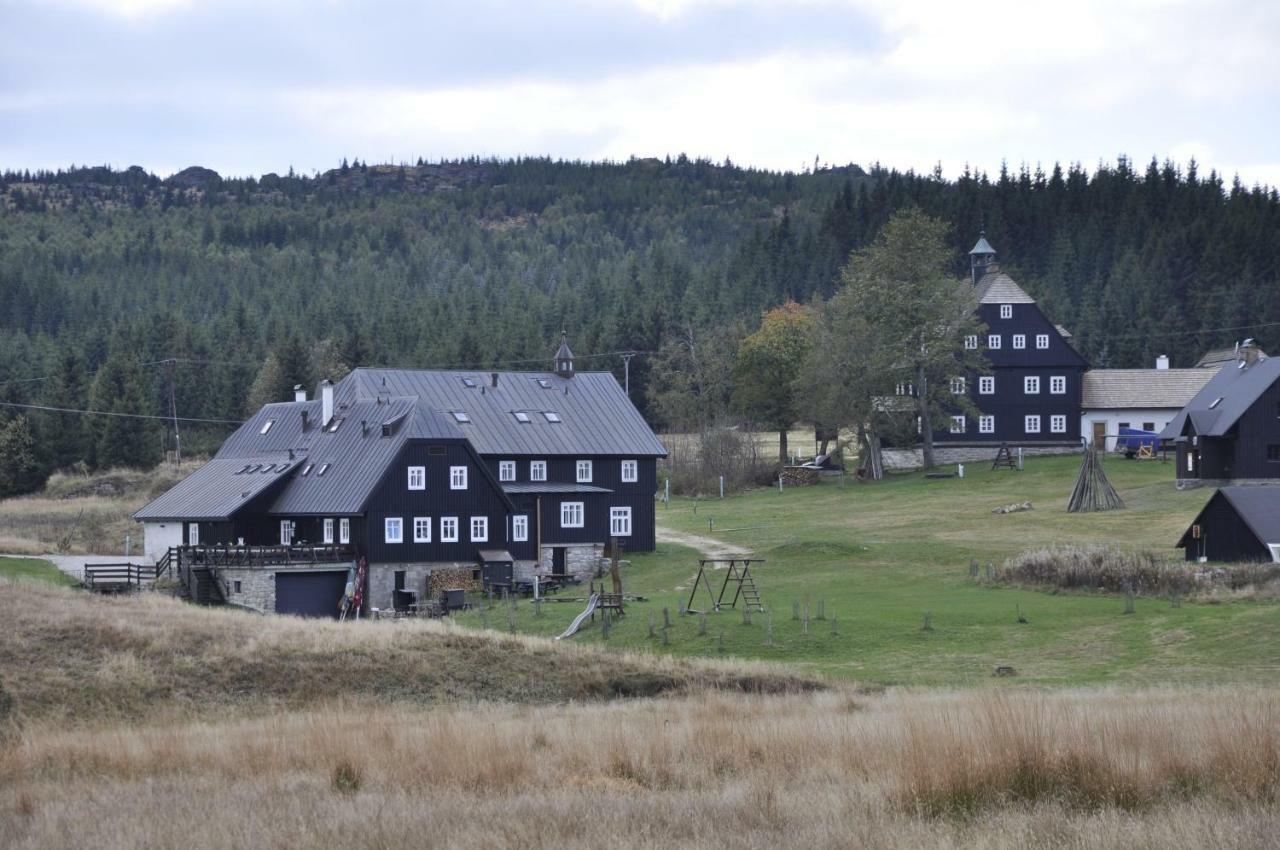 Lusatia Farm レシナ エクステリア 写真